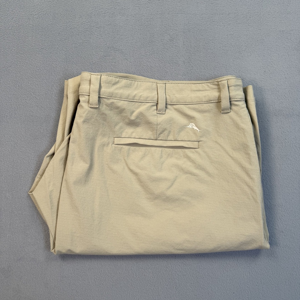 Tommy Bahama Shorts Mens 44 Beige Chino Flat Front 10 Inseam Casual Summer